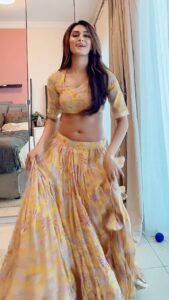 Erica Fernandes Instagram - Rediscovering Momentum and Flexibility through the Dance Workout 🤪 💃🏻 outfit by @aachho