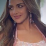 Esha Deol Instagram – 🧚‍♀️🧚‍♂️💗🌸💗🧚‍♂️🧚‍♀️

#esha #eshadeol #magazine #shoot #magazineshoot #fablook #pink #lehenga #pinklehenga #reels #reelsinstagram #reelitfeelit #explorepage #outfits #ootd #pinklook #photo #videooftheday #dabbooratnaniphotography #reelitfeelit #gratitude ♥️🧿

Gracing the June edition of @fablookmagazine 
Founder & Styled by @milliarora7777 @ankittt.chadda.official
Outfit designer @labelarshisinghal
Jewels @sonisapphire
Photography @dabbooratnani
Assisted by @manishadratnani
Reels by @bea_nayak 
Post Production @dabbooratnanistudio
Mua @ankitamanwanimakeupandhair
Hair @fatima_dsouza
Location partner @westinmumbaipowai
Pr @hypenq_pr