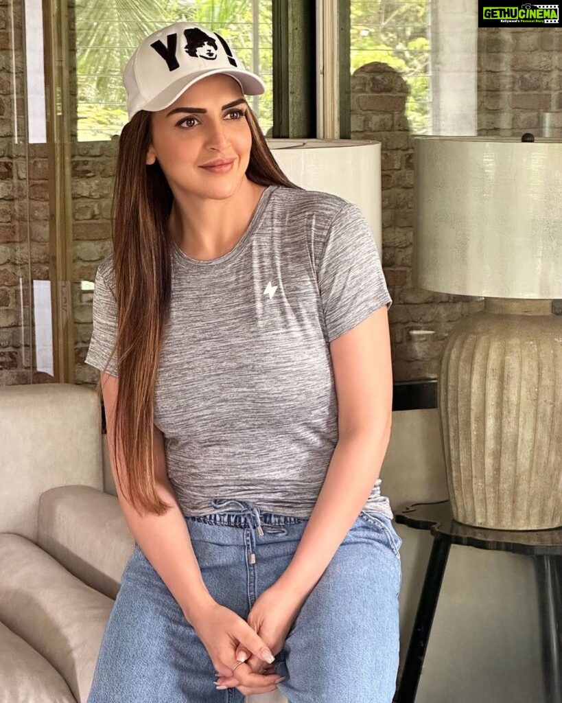 Esha Deol Instagram - You never know who you might be inspiring today! Whether it's through your work, dedication or even personality, so keep pushing towards your goals. Keep inspiring 👍🏼 #ENGN #ENGNathlete #traininggear #athletewear #performancewear #workoutmotivation #fitnessmotivation #fitspiration #Inspiration #KeepPushing #stayfit 🧿♥️