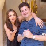 Esha Deol Instagram – #btswithdabboo With Effervescent Esha  @imeshadeol 💜✨
💙🫶🏻 @dabbooratnani 
Video by @manishadratnani 
Edit by @kiararatnani 
📍 @one8.commune 

 @dabbooratnanistudio 

#dabbooreels #dabbooratnani #dabbooratnaniphotography #dabbooratnanicalendar  #eshadeol 
01.04.2023 Dabboo Ratnani Photography
