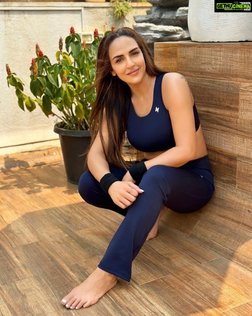 Esha Deol Instagram - Here's to another beautiful day full of sunshine 🌞and sweat 😉 #performancewear #fitnessjourney #fitfam #fitspiration #workoutmotivation #trainhard #stayfit ♥️🧿