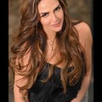 Esha Deol Instagram – La Dolce Vita 💋♥️

📸Photographer – @tinadehal 
💄HMU – @fatima_dsouza 
@ankitamanwanimakeupandhair 
💃🏻Styled by – @imeshadeol 
♥️Managed by -@palsandpeersentertainment
🕺🏼Staff – @shankarjadhav813

#esha #eshadeol #blackdress #eshainblack #dolcivita #photoshoot  #posinglikeaqueen #pose #photooftheday #black #dress #gratitude🧿♥️