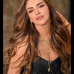 Esha Deol Instagram – La Dolce Vita 💋♥️

📸Photographer – @tinadehal 
💄HMU – @fatima_dsouza 
@ankitamanwanimakeupandhair 
💃🏻Styled by – @imeshadeol 
♥️Managed by -@palsandpeersentertainment
🕺🏼Staff – @shankarjadhav813

#esha #eshadeol #blackdress #eshainblack #dolcivita #photoshoot  #posinglikeaqueen #pose #photooftheday #black #dress #gratitude🧿♥️