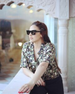 Esha Deol Instagram - आगे बढ़ते रहो …. 💪🏼♥️ Photography- @popmercy HMU - @_narendrajadhav_ @surve.jaya @shankarjadhav813 Managed by - @palsandpeersentertainment #wednesdaywisdom #lookingahead #keepgoing #camofashion #camoflauge #events #workmode #eshadeol #gratitude 🧿♥️