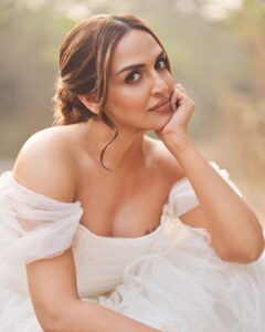 Esha Deol Instagram - Runaway bride vibes 😉@kevin.nunes.photography you really bring out the best in me 😍 thank you brother always love working with you 🤗🧿♥️👍🏼 HMU - @ankitamanwanimakeupandhair @fatima_dsouza #picoftheday #whitegown #runawaybride #photography #eshadeol #gratitude 🧿♥️