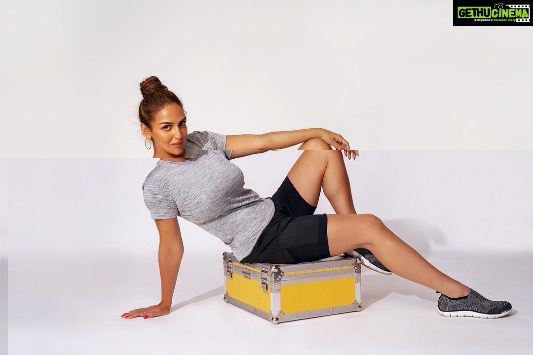 Esha Deol Instagram - Don't let your doubts weigh you down, pack them up and crush them with @engn.in 💪🏼 #OwnYourGame #PerformBetter #WednesdayMotivation #PerformanceWear #ActiveWear #WomensFitness #HealthyLifestyle #WomensWear #Fit #EshaDeol #ENGN #EDT #stayfit🧿♥️