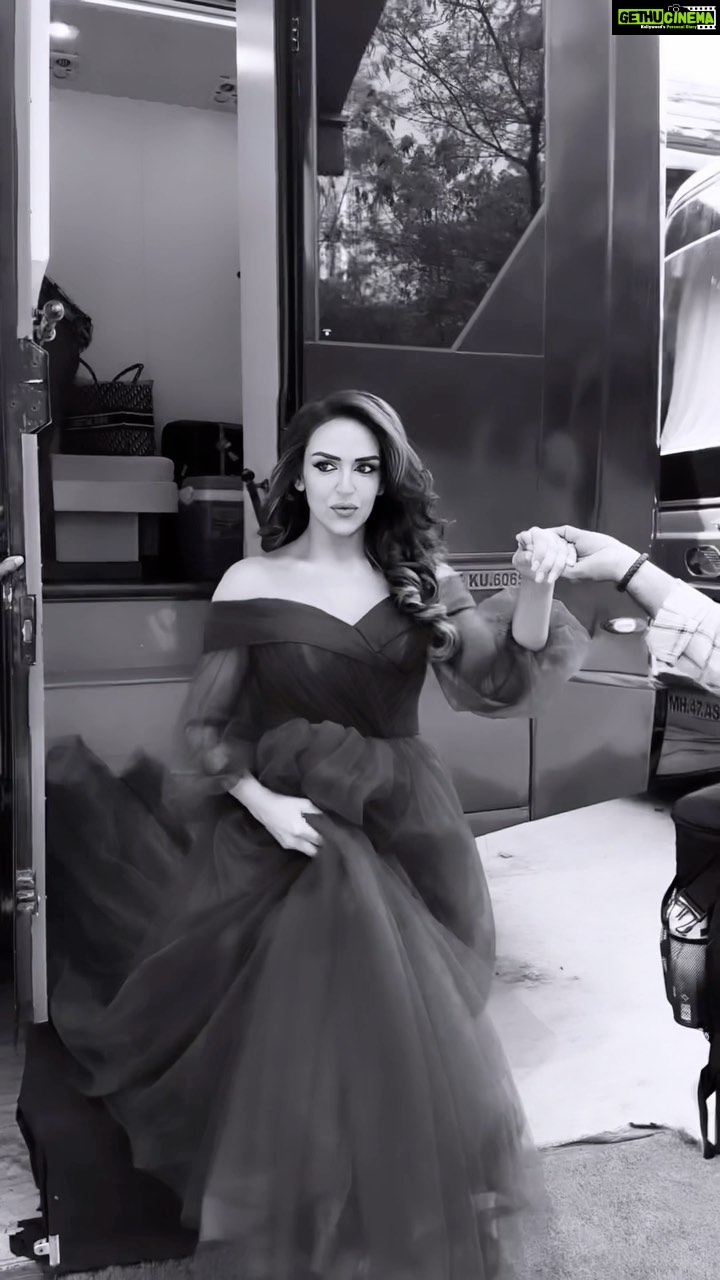 Esha Deol Instagram - And I walk like this to set in my flat chappals 🤭 I know ! I know! But sometimes it’s got to be comfort over good looks right? Or at least till I can ! But of course once on set while giving the shot I have to slip into my heel pumps 👠 and look all tall ! Whats your choice? Reels by - @bea_nayak HMU @ankitamanwanimakeupandhair @fatima_dsouza Staff - @shankarjadhav813 ( who’s hand I’m always holding 😄) #ilovemyjob #workhard #dedication #goodlooks #heels #slippers #walk #prettygirls #workmode #onset #vanityvan #reels #reelsinstagram #reelkarofeelkaro #trendingreels #prettygirlswalklikethis #mondaymotivation #eshadeol #gratitude 🧿♥️