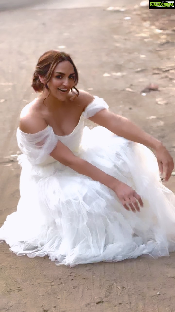 Esha Deol Instagram - This reel is dedicated to all of you .Happy Valentine’s Day .Thank you for all the love 🌹 Love you all ♥️ HMU - @ankitamanwanimakeupandhair @fatima_dsouza Reels by - @bea_nayak #valentine #love #white #EDT #Eshadeol #lifelessons #positivity #mood #valentinesday #mylove #whitegown #viral #trending #motivation #reelitfeelit #lovelove #gratitude🧿♥️