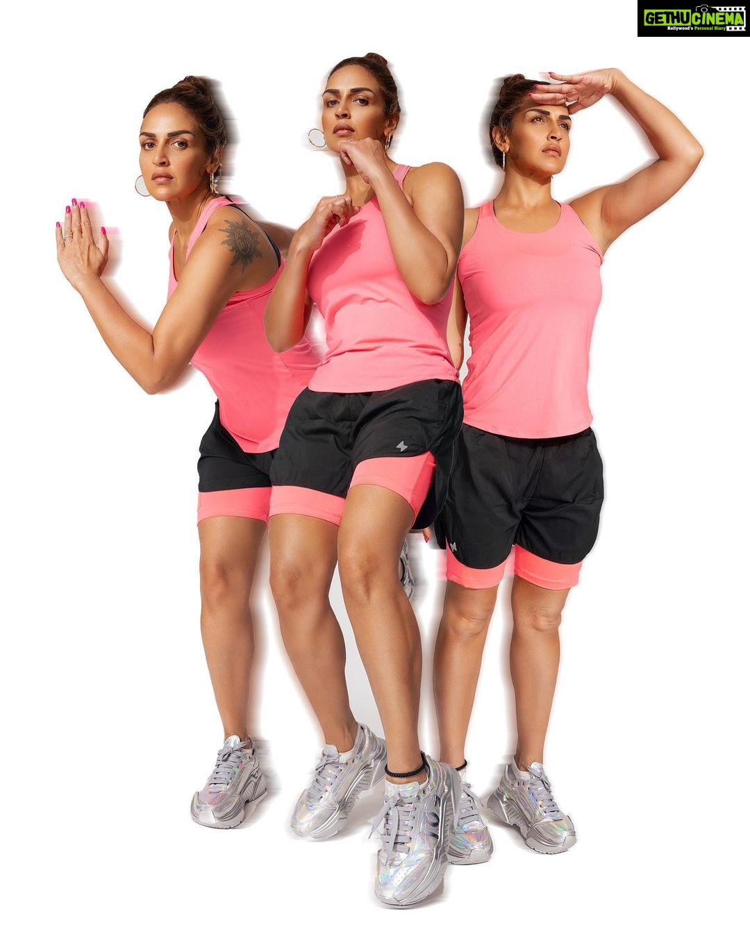 Esha Deol Instagram - Put yourself in situations that make you adapt, grow and learn. In the end, you either win or you learn. @engn.in #OwnYourGame #PerformBetter #WednesdayMotivation #PerformanceWear #ActiveWear #WomensFitness #HealthyLifestyle #WomensWear #Fit #EshaDeol #ENGN #EDT #stayfit 🧿♥️
