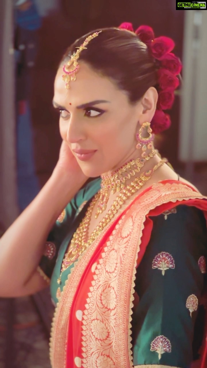 Esha Deol Instagram - 🌹 For - @mahendertayal @anmoltayal HMU - @ankitamanwanimakeupandhair @fatima_dsouza Staff- @shankarjadhav813 #reels #trendingreels #reelitfeelit #indian #indianwear #desi #treditionallook #flowers #roses #hairstyles #treditionljewellery #eshadeol #gratitude 🧿♥️