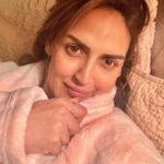 Esha Deol Instagram - Every mumbaikar ..❄️🍦currently freezing ….. Mumbai you are just too cool ! #mumbaikars #cozy #cozywinter #mumbaiwinters #coldweather #mumbaifeels #mumbaidiaries #ilovemumbai #january #winter #chill #chilliweather #nomakeup #eshadeol #gratitude 🧿♥️