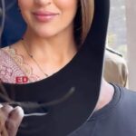 Esha Deol Instagram - Some final touches before giving a shot 🎬🎥 #lifeofanactor 💄HMU @_narendrajadhav_ @fatima_dsouza Staff @shankarjadhav813 Managed by @palsandpeersentertainment #Main #bts #behindthescenes #mirror #gettingintothecharacter #shootlife #work #blessed #newmovie #shoot #mainmovie #esha #eshadeol #EDT #bollywood #actress #viral #reels #trendingreels #trending #reelkarofeelkaro #gratitude♥️🧿