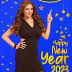 Esha Deol Instagram - Let the good times roll..... WISH YOU A HAPPY NEW YEAR ⭐️ #EshaxVenkys #EshaDeol #EDT #yummy #NewYear #newyeareve #newyear2023 #levatating #2023 #Reel #reelitfeelit #reels #reelinstagram #reelkarofeelkaro #betterchickenmakesbetterchicken #trending #viral #funny #gratitude 🧿♥️