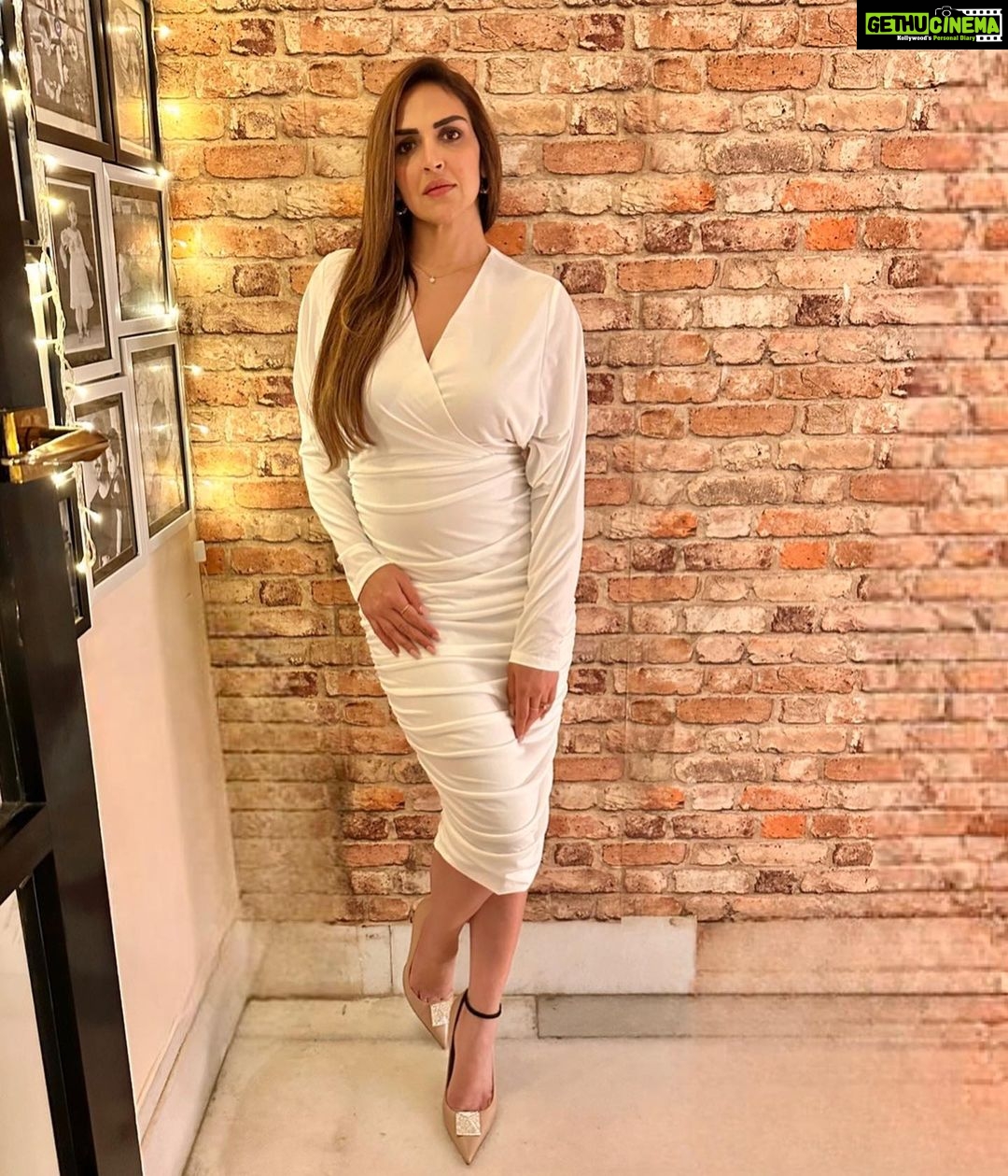 Esha Deol Instagram - ♥️♥️ #aboutlastnight @bharattakhtani3 Outfit- @emporioarmani Shoes- @maisonvalentino Jewellery- @tikamdasmotiramjewellers #weekend #saturdaynight #picoftheday #whitedress #sleek #husbandandwife #eshadeol #gratitude 🧿♥️