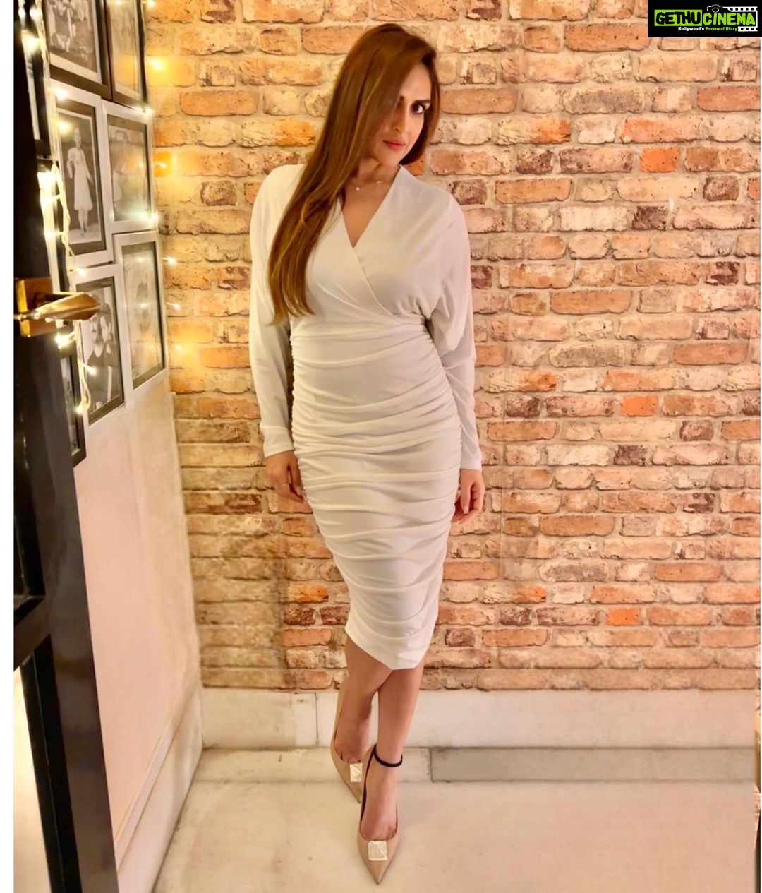 Esha Deol Instagram - ♥️♥️ #aboutlastnight @bharattakhtani3 Outfit- @emporioarmani Shoes- @maisonvalentino Jewellery- @tikamdasmotiramjewellers #weekend #saturdaynight #picoftheday #whitedress #sleek #husbandandwife #eshadeol #gratitude 🧿♥️