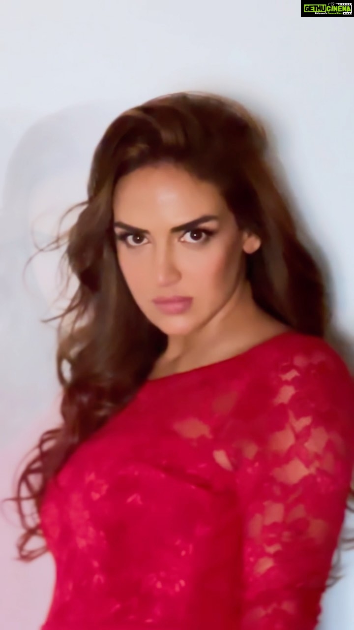 Esha Deol Instagram - Weekend vibes ♥️💋🌹❣️ 🎞️ reels by - @bea_nayak 💄HMU - @fatima_dsouza @ankitamanwanimakeupandhair 💃🏻Styled by - @imeshadeol ♥️Managed by -@palsandpeersentertainment 🕺🏼Staff - @shankarjadhav813 #esha #eshadeol #love #ladyinred #dolcivita #photoshoot #posinglikeaqueen #pose #reelsinstagram #trendingreels #reelitfeelit #reelkarofeelkaro #red #weekendvibes #saturdayvibes #redgown #gratitude🧿♥️