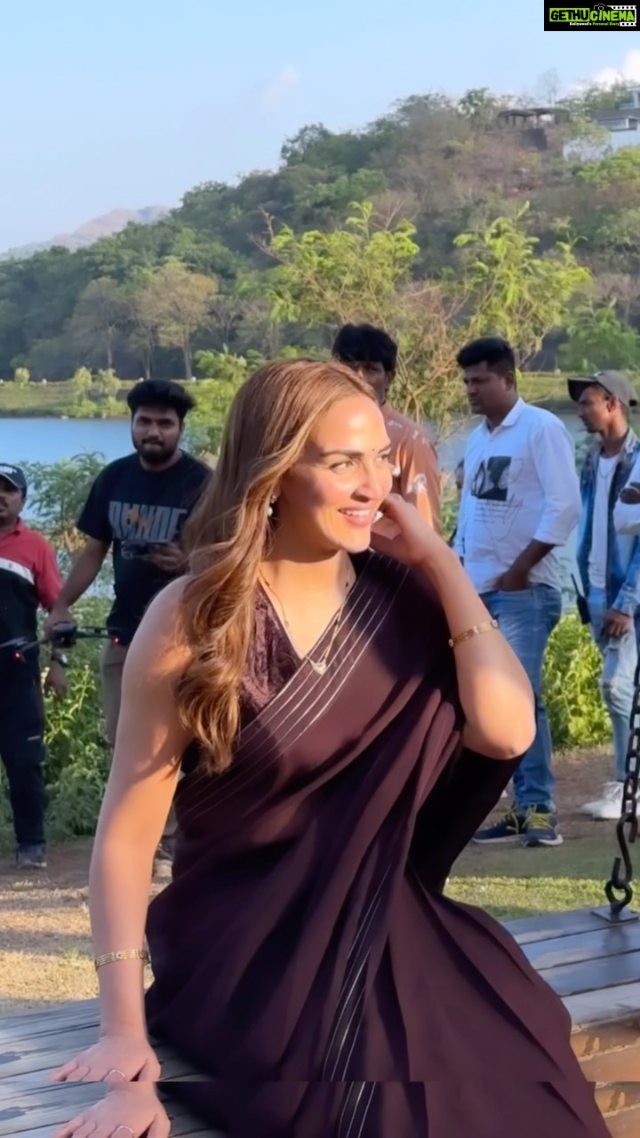 Esha Deol Instagram - On location 🎥 filming for my upcoming film “ मैं “ 🎬 #filminginprogress @uvfilmsofficial @pradeeprangwani @theamitsadh @sachinsaraf09 @anilakkidop @ajay_kmr @nirajbgupta @seema.biswas.792 @milindgunaji #filming #filminglocation #filmshoot #main #process #actor #actorslife #upcomingmovies #hindifilmindustry #hindifilms #bollywood #actress #action #behindthescenes #location #onlocation #setlife #movies #eshadeol #gratitude 🧿♥️
