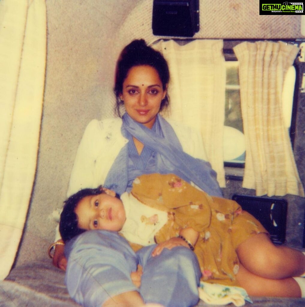 Esha Deol Instagram - The best place on earth is your lap 😍 Even today …. sometimes it’s just where we need to be ♥️🧿🫶🏼😊🤗♥️😄 Love you mamma Happy Mother’s Day ♥️🧿 @dreamgirlhemamalini #happymothersday #motheranddaughter #mothersday #hemamalinieshadeol #eshadeol #loveyou #gratitude ♥️🧿