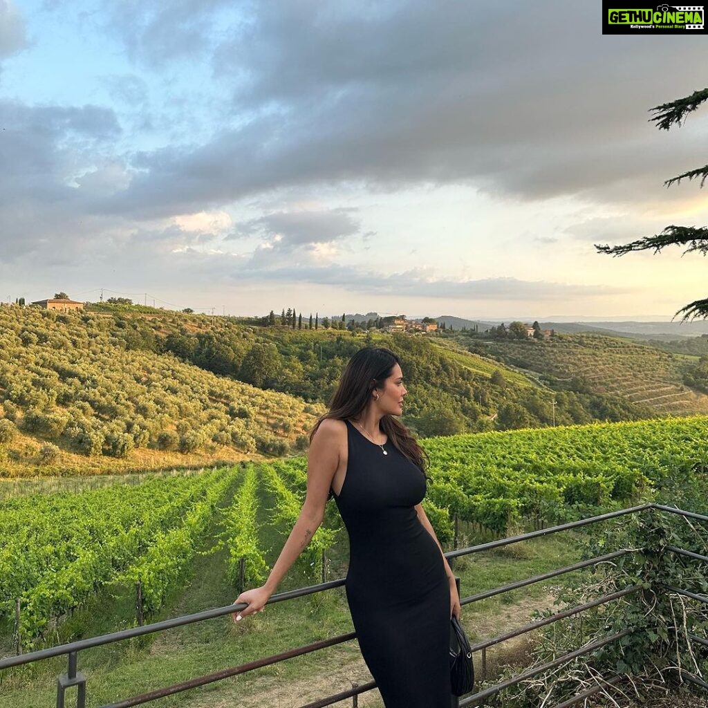 Esha Gupta Instagram - Couldn’t get better Chianti,Tuscany