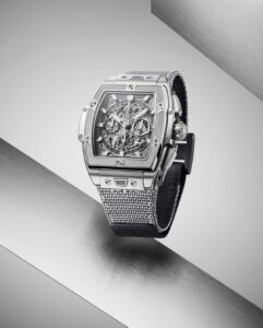 Esha Gupta Instagram - Thrilled to be one of the first to wear the today launched @hublot Spirit of Big Bang Essential Grey. Available only on hublot.com #spiritofbigbang #hublot @dfphoto._ @victorblancostudio @galvanlondon @lubbar.mua @chusac