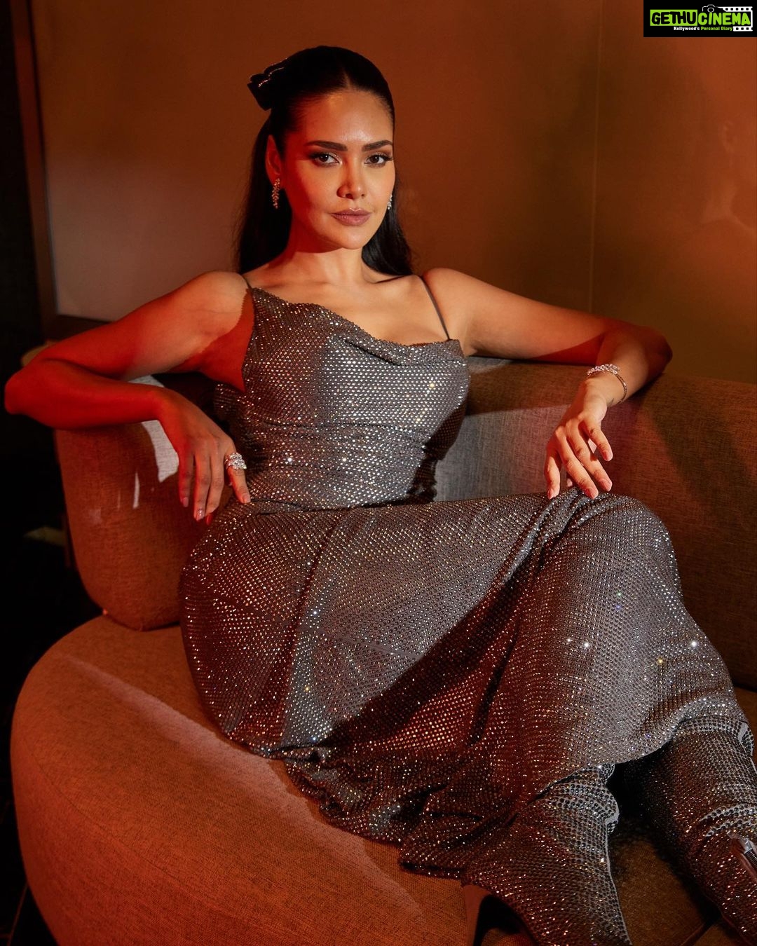Esha Gupta Instagram - IIFA Rocks Look @stellamccartney Jewels @damianiofficial Shot by @bickiboss @preetham.pereira.58 Glam @zeeshu_mua @hairbyawais @nabila_salon Styled by @victorblancostudio Managed by @khatrii.karan @iifa #iifarocks W Abu Dhabi – Yas Island