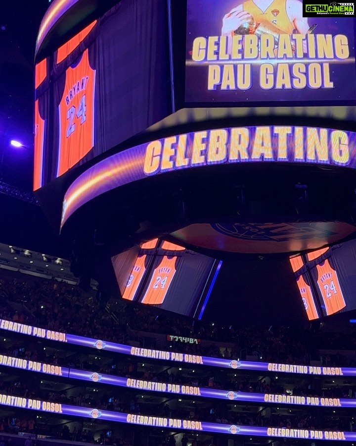 Esha Gupta Instagram - Iykyk Lakers Nba Stadium