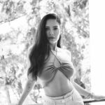 Esha Gupta Instagram -