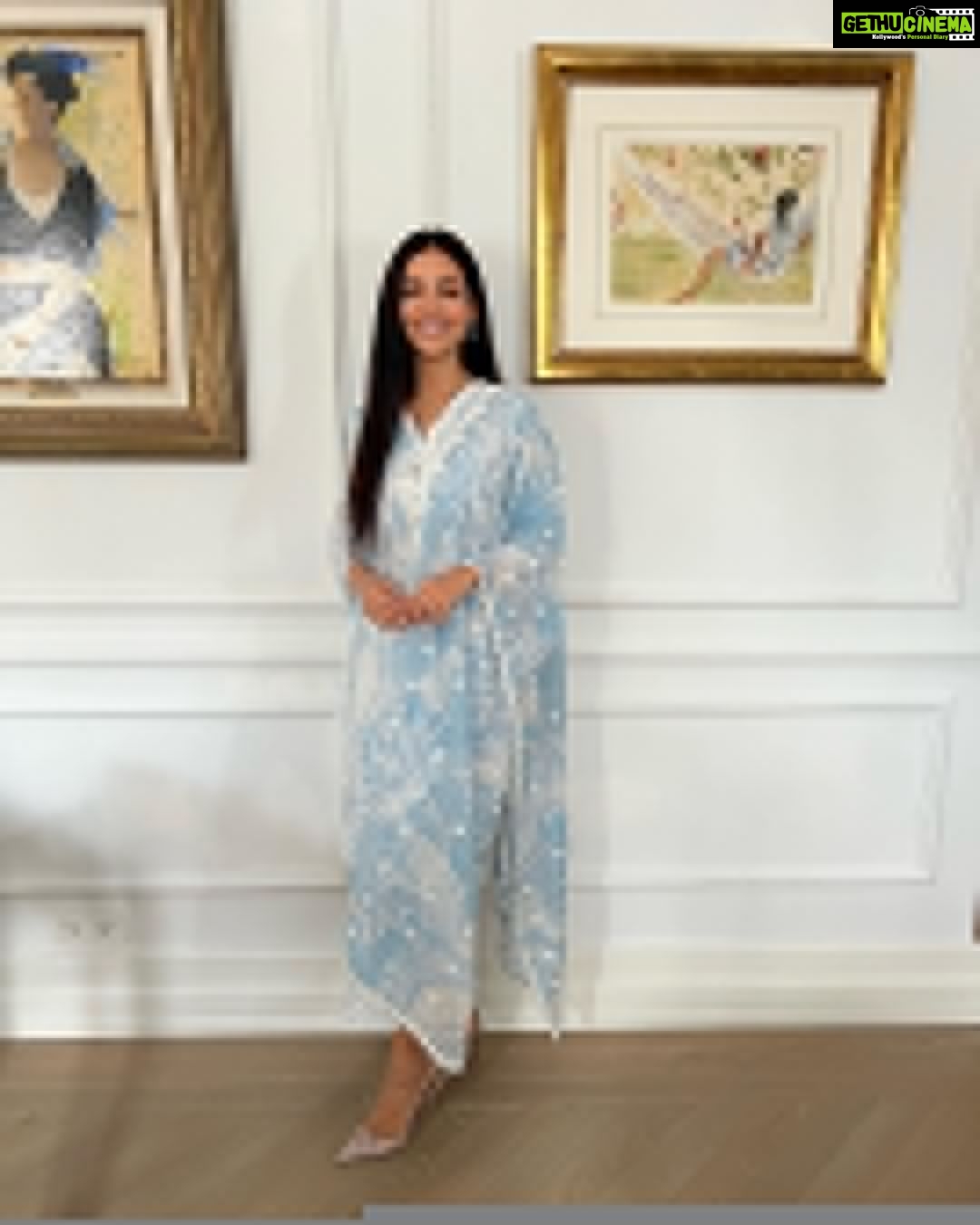 Esha Gupta Instagram - हर हर महादेव! महाशिवरात्रि की आपको शुभकामनाएं Geeta Ashram