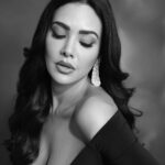 Esha Gupta Instagram - Stardust nights ✨ Outfit @renwa_official Jewels @mahesh_notandass Shoes @louboutinworld Shot by @shivamguptaphotography Makeup @billymanik81 Hair @chettiarqueensly Styled by @chandiniw @stacey.cardoz @iambidipto_