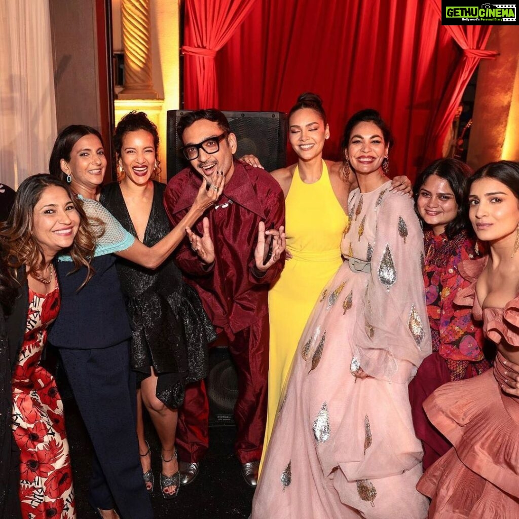 Esha Gupta Instagram - South Asian Excellence at the Oscars. Congratulations 👏🏽 @priyankachopra and @anjula_acharia for hosting this grand gathering. @shrutirya for being the most beautiful soul. @poornagraphy and @anoushkashankarofficial you have my heart. Biggest hug @jazzbeezy Congratulations to all the south Asian artists for being short listed and nominated. Paramount Studios