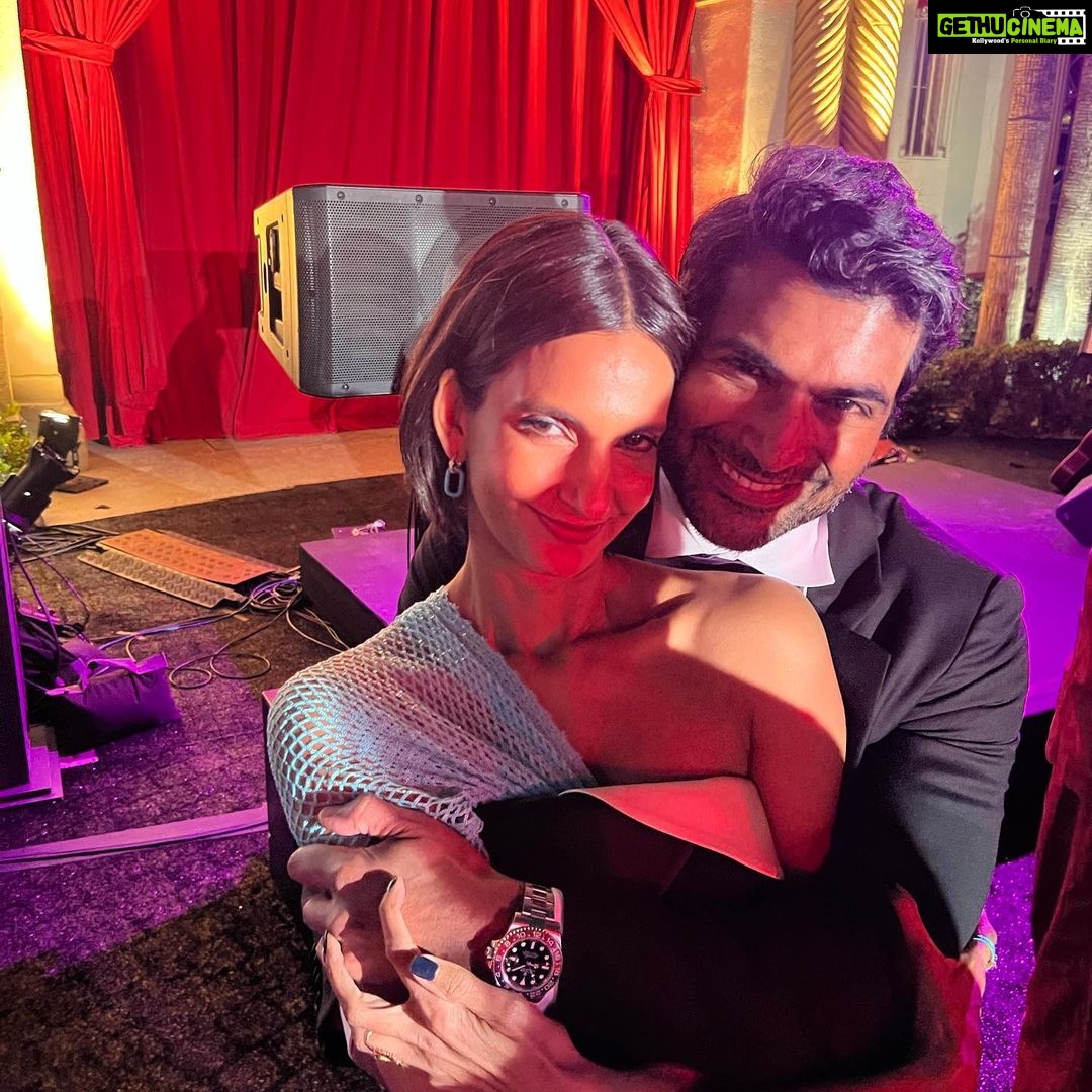 Esha Gupta Instagram - South Asian Excellence at the Oscars. Congratulations ππ½ @priyankachopra and @anjula_acharia for hosting this grand gathering. @shrutirya for being the most beautiful soul. @poornagraphy and @anoushkashankarofficial you have my heart. Biggest hug @jazzbeezy Congratulations to all the south Asian artists for being short listed and nominated. Paramount Studios