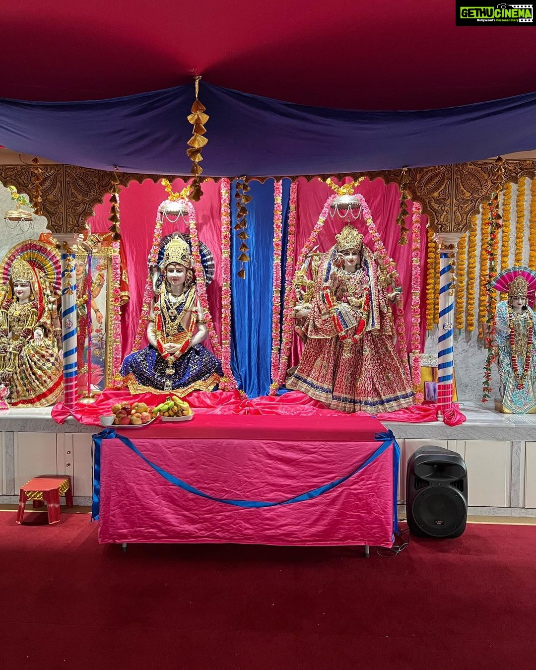 Esha Gupta Instagram - हर हर महादेव! महाशिवरात्रि की आपको शुभकामनाएं Geeta Ashram