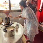 Esha Gupta Instagram - हर हर महादेव! महाशिवरात्रि की आपको शुभकामनाएं Geeta Ashram