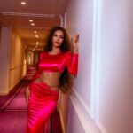 Esha Gupta Instagram –