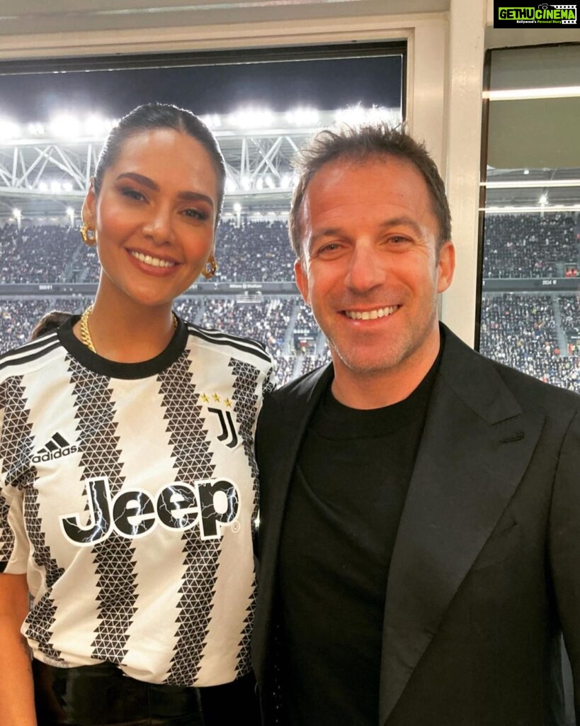 Esha Gupta Instagram - With the legend himself @alessandrodelpiero @juventus (Only the real ones would know #delhidynamos) Allianz Stadium