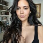 Esha Gupta Instagram – ✨thank you @dra.caminoguallar for taking care of my skin with love, the best in #madrid 🫶🏽 Clínica dra.espallargas