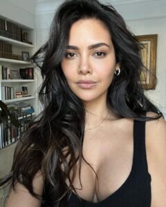Esha Gupta Instagram - ✨thank you @dra.caminoguallar for taking care of my skin with love, the best in #madrid 🫶🏽
