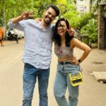 Esha Kansara Instagram - Perfect relationship of being “kabhi sautan kabhi saheli” does exist 😂❤️ look at me and @aawaramusafir 😝😝😝❤️❤️ Happy birthday kid! 31 ke ho gaye. Ab ho jao badey 🙋🏻‍♀️😘