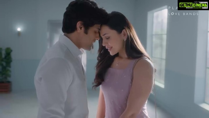 Esha Kansara Instagram - I swear the guy’s character age in this ad film is 20yrs 😝 #tvc #eshakansara #ads