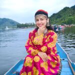 Esha Kansara Instagram - Alexa play “Bumbro Bumbro” from Mission Kashmir, coz Instagram apparently doesn’t have it 🫡🤦‍♀️🙈 Dal Lake, Srinagar