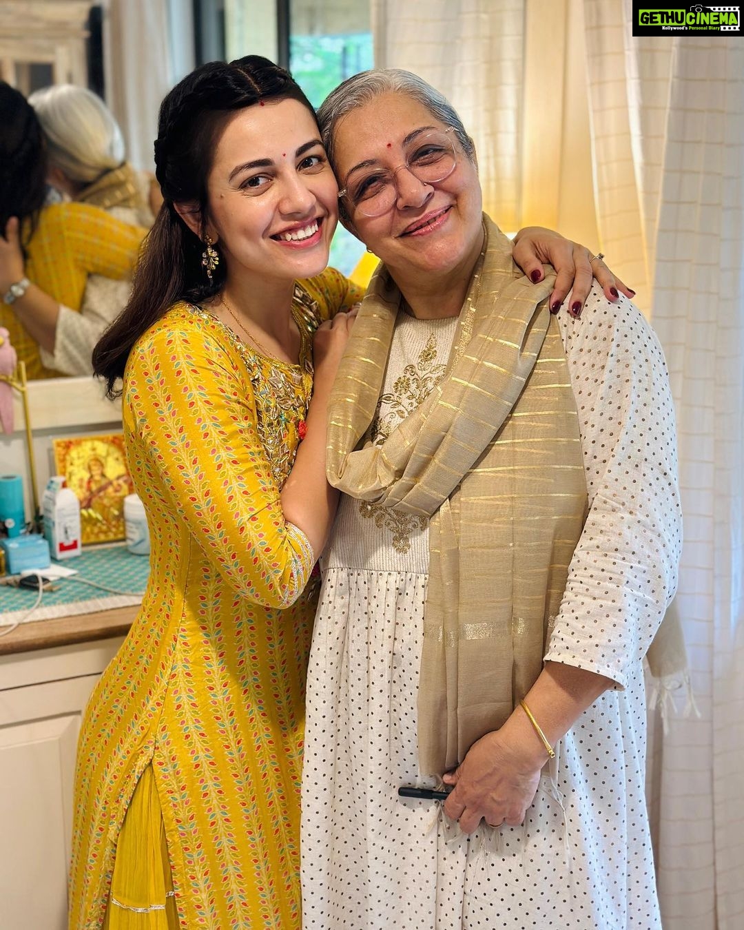 Esha Kansara Instagram - Remember Rinku on my feed? Ye hai Rinku aur uska parivaar! 😄😆