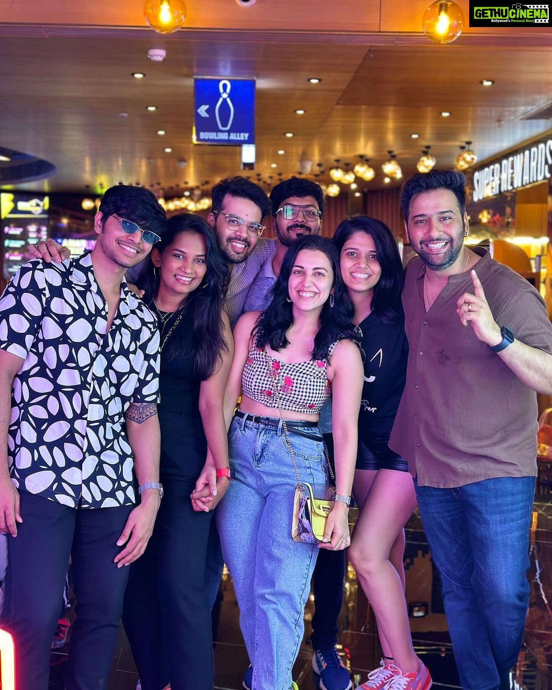 Esha Kansara Instagram - Perfect relationship of being βkabhi sautan kabhi saheliβ does exist πβ€οΈ look at me and @aawaramusafir πππβ€οΈβ€οΈ Happy birthday kid! 31 ke ho gaye. Ab ho jao badey ππ»ββοΈπ