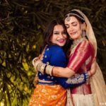 Esha Kansara Instagram - To my most fav girls, who held me tight and made sure my tears din’t ruin my make up 🤣🤓❤️❤️I love you all soo sooooo much 🌸🌸🌸 (jinke sath photos nahi hai, im yet to see all the pictures but I thank you all😆🤦‍♀️) 📸- @karmaproduction_india