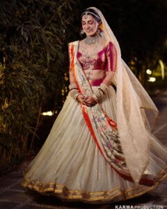 Esha Kansara Instagram - Permission to post solo pictures on our 6 month anniversary 😝 @musicwaala 
.
Trust me this was the most difficult shoot of my life. Sorry and thank you to the lovely photographers at @karmaproduction_india for dealing with my constant shouting and crying while I was getting ready when they were supposed to take “aesthetic beauty shots of the bride” and all I kept yelling at them was “not now” 🤣🙈🙈🙈🙈 and yet I get to post these which was a surprise 😄 I almost thought I had no solo shots of me 🤦‍♀️🙏 JUST IMAGINE 💔
. 
Now for the credits 🌸
Styled by me 🙋🏻‍♀️ (took me almost 4 months and a gazillion references and self doubts) 
Lehenga choli @taruntahiliani 
Dupatta @paithanis.by.mrugakirloskar 
Head dupatta @jiviva_ 
Jewellery is all custom made by my father and a lot of fine artists 🤍
Hair @_hair.by.freya_ 😘
Make up @theglitterboxbyshreyapatel (plz don’t go overseas) 🌸
Draping by my last minute saviour as always @styleitwithniki  assisted by @ishhaa_nagar ❤️❤️
.
#indianwedding #gujaratibride #bigfatgujjuwedding #bridalfashion #taruntahilliani #eshakansara
