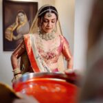 Esha Kansara Instagram – Permission to post solo pictures on our 6 month anniversary 😝 @musicwaala 
.
Trust me this was the most difficult shoot of my life. Sorry and thank you to the lovely photographers at @karmaproduction_india for dealing with my constant shouting and crying while I was getting ready when they were supposed to take “aesthetic beauty shots of the bride” and all I kept yelling at them was “not now” 🤣🙈🙈🙈🙈 and yet I get to post these which was a surprise 😄 I almost thought I had no solo shots of me 🤦‍♀️🙏 JUST IMAGINE 💔
. 
Now for the credits 🌸
Styled by me 🙋🏻‍♀️ (took me almost 4 months and a gazillion references and self doubts) 
Lehenga choli @taruntahiliani 
Dupatta @paithanis.by.mrugakirloskar 
Head dupatta @jiviva_ 
Jewellery is all custom made by my father and a lot of fine artists 🤍
Hair @_hair.by.freya_ 😘
Make up @theglitterboxbyshreyapatel (plz don’t go overseas) 🌸
Draping by my last minute saviour as always @styleitwithniki  assisted by @ishhaa_nagar ❤️❤️
.
#indianwedding #gujaratibride #bigfatgujjuwedding #bridalfashion #taruntahilliani #eshakansara