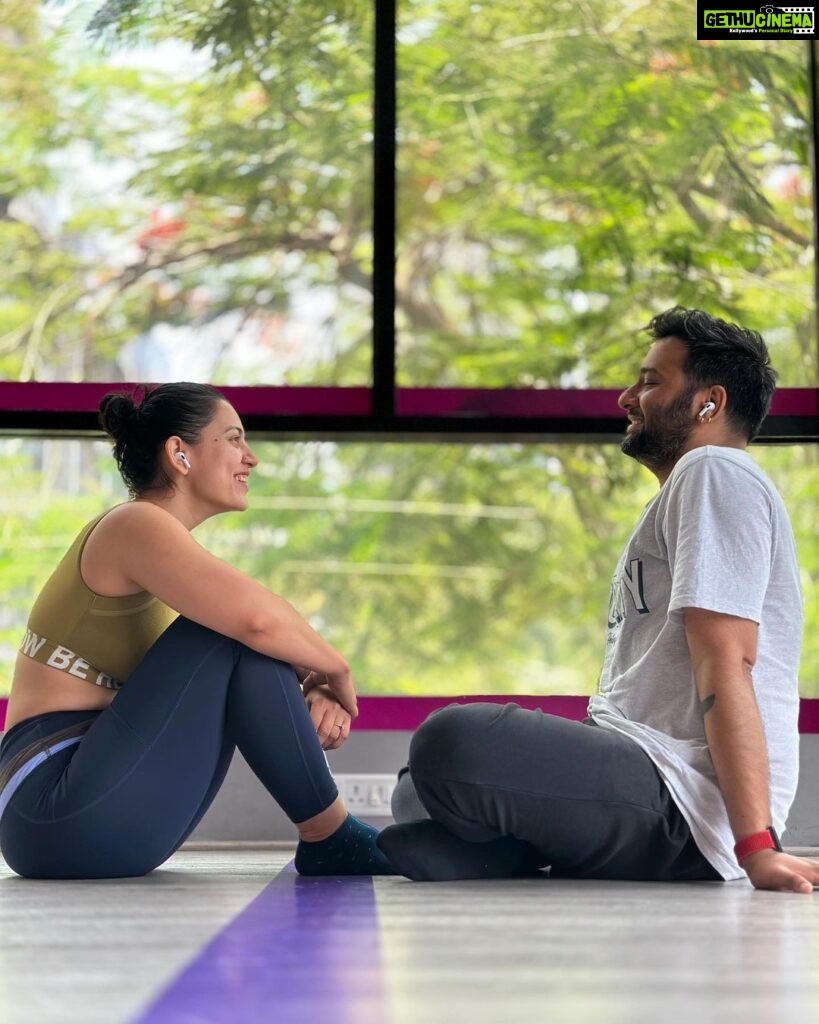 Esha Kansara Instagram - This is how my gym class was today 🌸🥳😎🤓