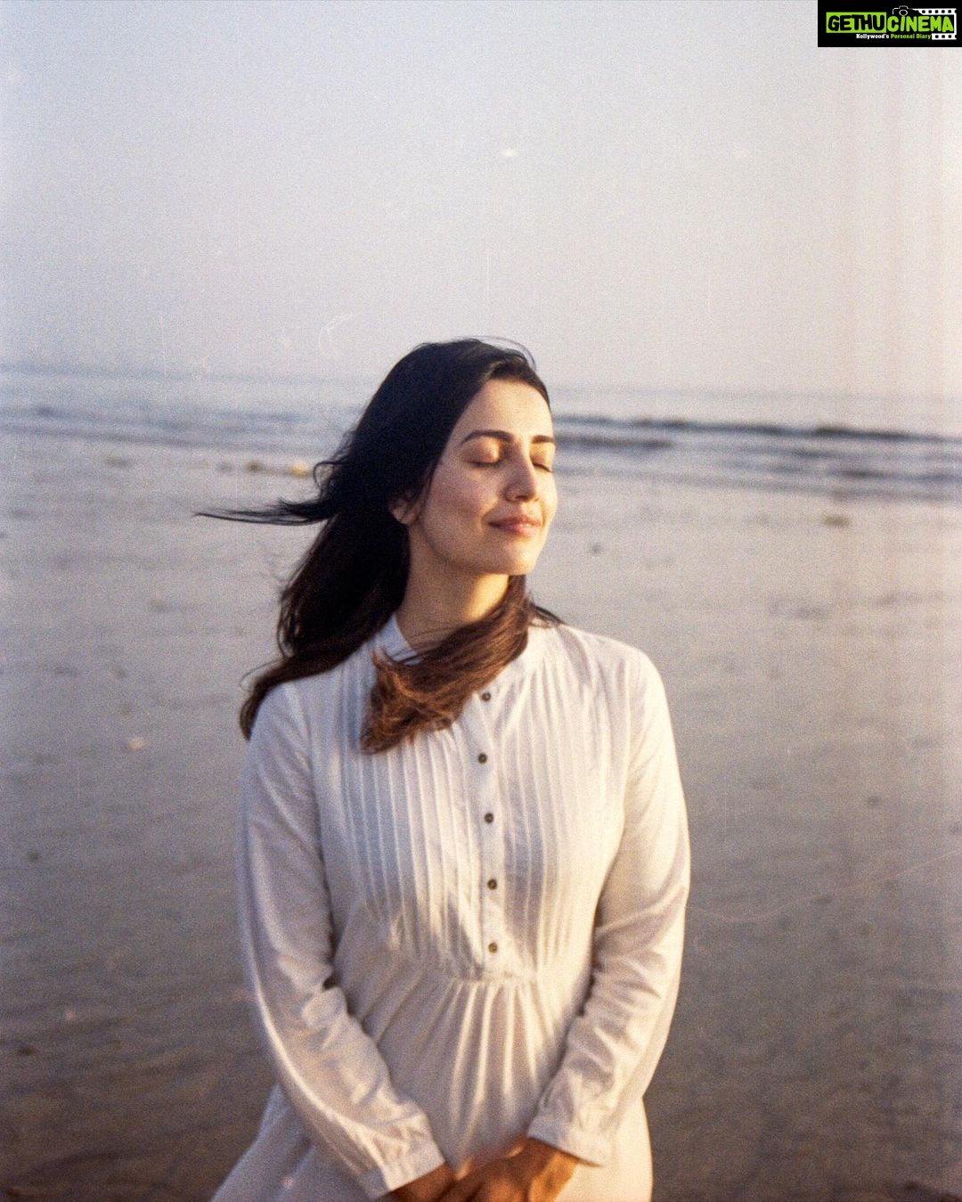 Esha Kansara Instagram - Do we always really feel like exactly what we post on Instagram? 🙃 Amazing captures by @dieppj ‘s super film camera 🎥🥳 Mumbai, Maharashtra