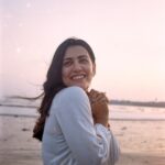 Esha Kansara Instagram - Do we always really feel like exactly what we post on Instagram? 🙃 Amazing captures by @dieppj ‘s super film camera 🎥🥳 Mumbai, Maharashtra