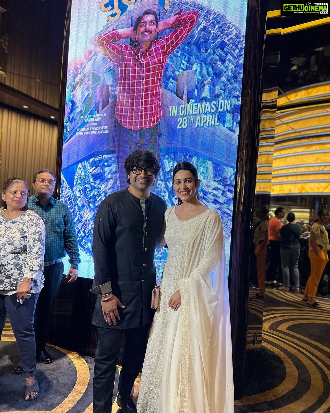 Esha Kansara Instagram - What a fun night last night with this beautiful film #shubhyatra ❤️ I’m no critic, but let’s not forget to appreciate good films 🤍🤍🤍Shubh yatra in cinemas now! 🥳@manish.saini035 @jayvbhatt @malhar028 @monal_gajjar @hemin_hht143 @kedarandbhargav Kudos to everyone 💪🤗