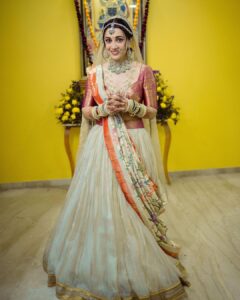 Esha Kansara Instagram - Permission to post solo pictures on our 6 month anniversary 😝 @musicwaala 
.
Trust me this was the most difficult shoot of my life. Sorry and thank you to the lovely photographers at @karmaproduction_india for dealing with my constant shouting and crying while I was getting ready when they were supposed to take “aesthetic beauty shots of the bride” and all I kept yelling at them was “not now” 🤣🙈🙈🙈🙈 and yet I get to post these which was a surprise 😄 I almost thought I had no solo shots of me 🤦‍♀️🙏 JUST IMAGINE 💔
. 
Now for the credits 🌸
Styled by me 🙋🏻‍♀️ (took me almost 4 months and a gazillion references and self doubts) 
Lehenga choli @taruntahiliani 
Dupatta @paithanis.by.mrugakirloskar 
Head dupatta @jiviva_ 
Jewellery is all custom made by my father and a lot of fine artists 🤍
Hair @_hair.by.freya_ 😘
Make up @theglitterboxbyshreyapatel (plz don’t go overseas) 🌸
Draping by my last minute saviour as always @styleitwithniki  assisted by @ishhaa_nagar ❤️❤️
.
#indianwedding #gujaratibride #bigfatgujjuwedding #bridalfashion #taruntahilliani #eshakansara